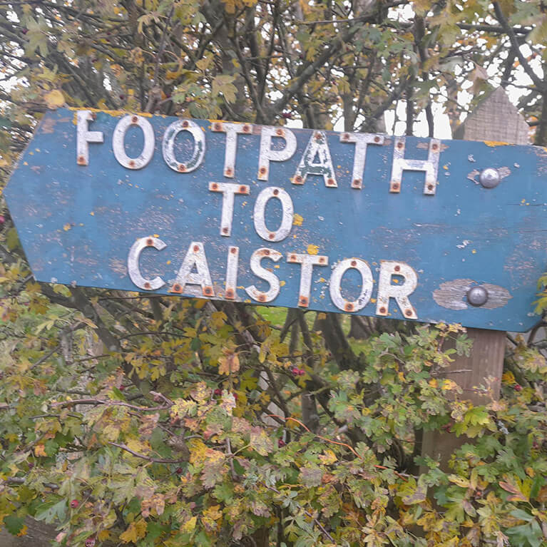 Footpath to Caistor Sign Footpath to Caistor Sign