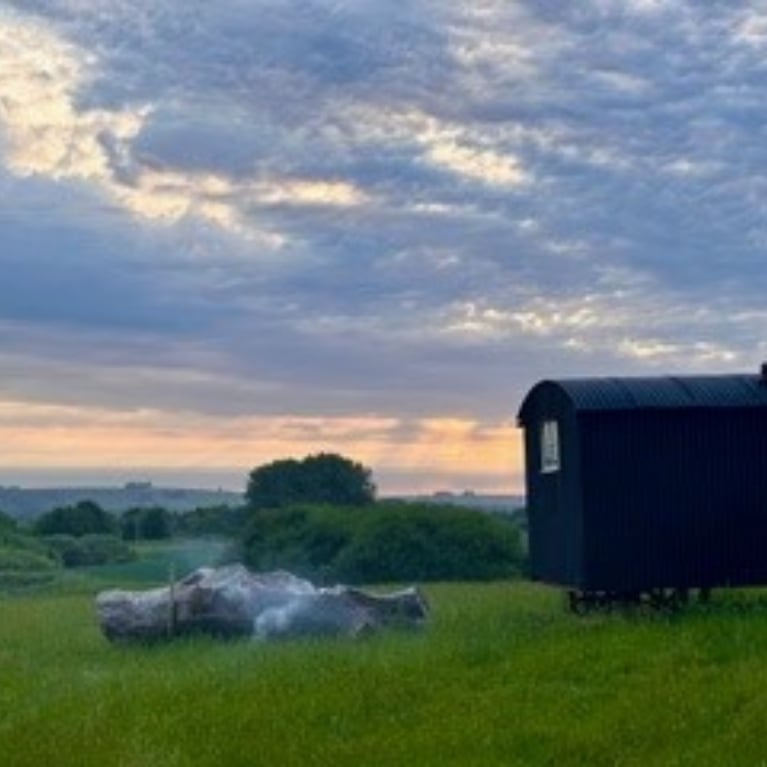Linger in the Wolds Green Hut View Linger in the Wolds Green Hut View