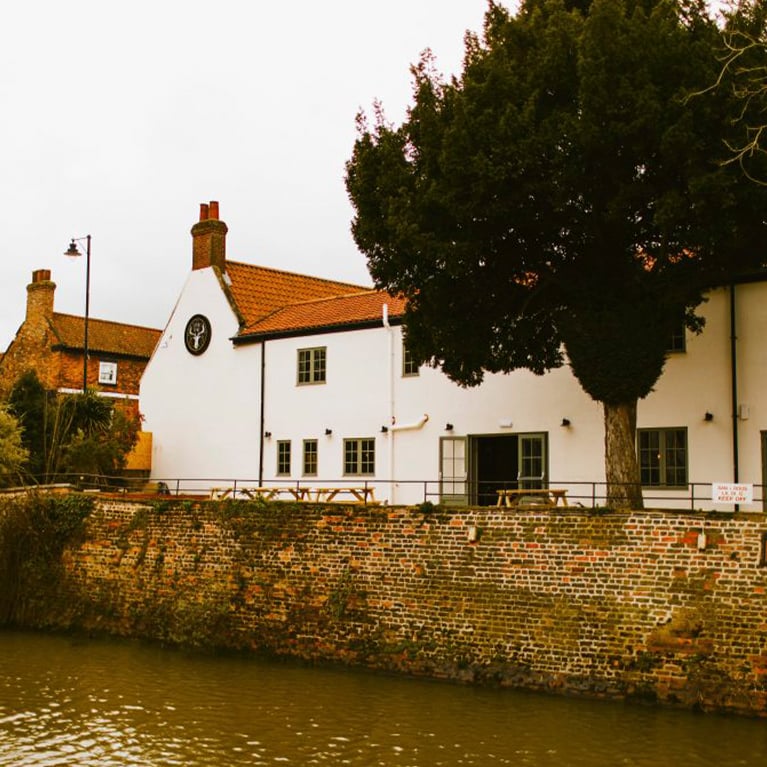 The White Hart Brigg The White Hart Brigg