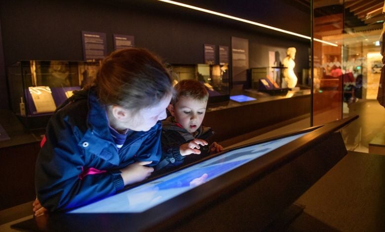 Children at the Discover Centre in Lincoln Cathedral Children at the Discover Centre in Lincoln Cathedral
